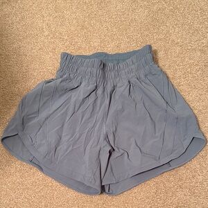 Lululemon Unique find Women's Moss Green/Grey Shorts size 2 (unique)